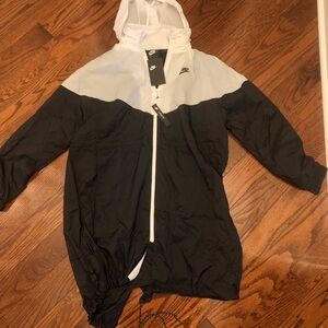 Nike women’s sportswear wind runner